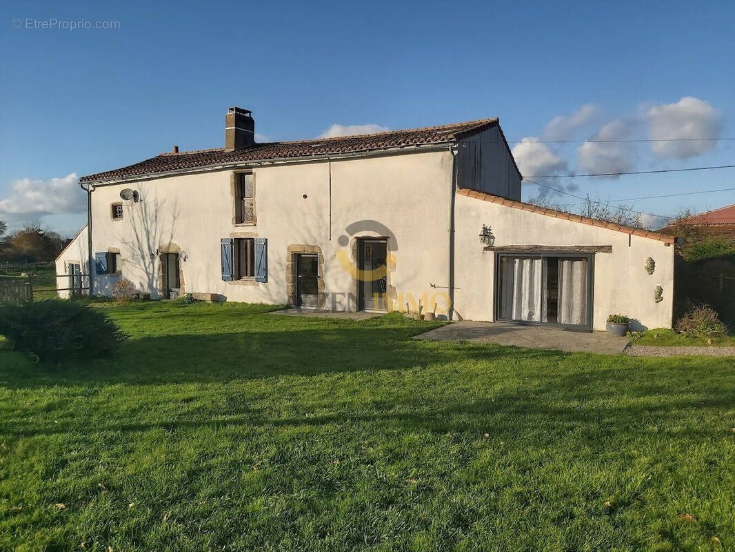 Maison à vendre, 277m², Bressuire