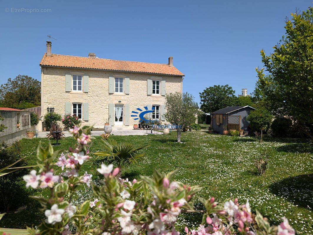 Maison à vendre, 278m², Courçon