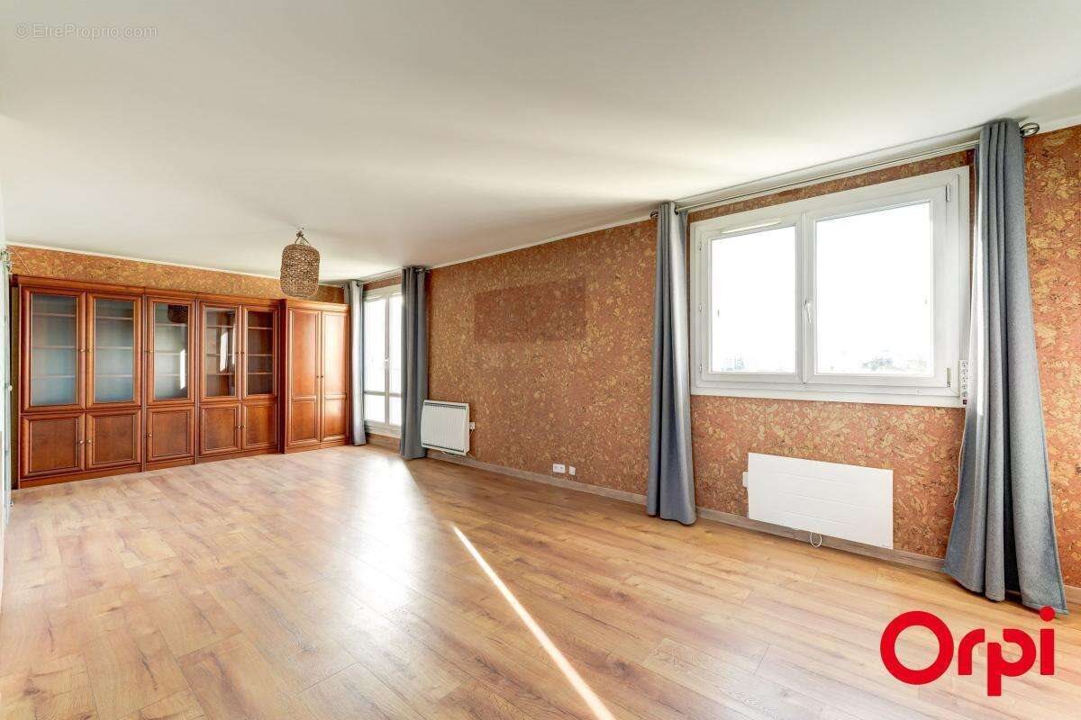 Appartement à vendre, 78m², Vénissieux