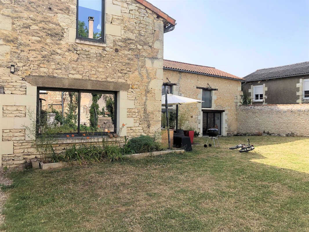 Maison à vendre, 325m², Amberre