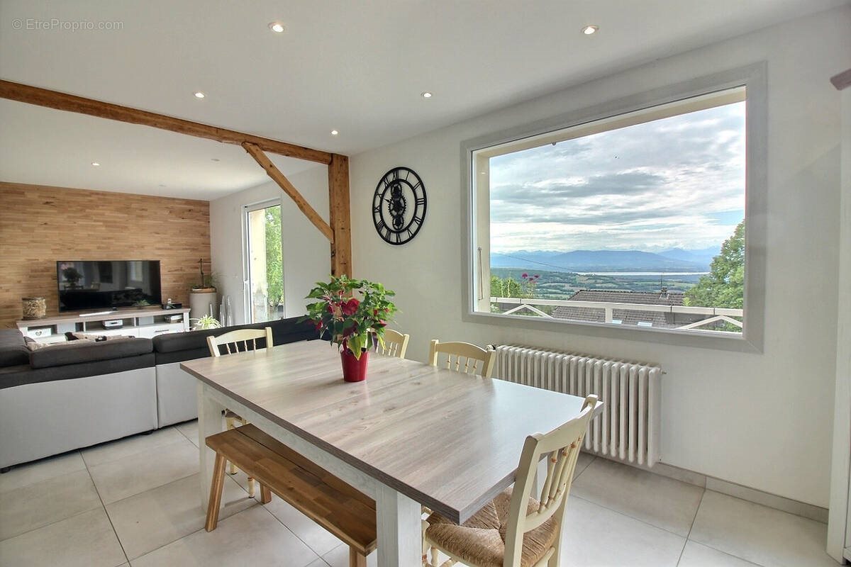 Maison à vendre, 145m², Gex