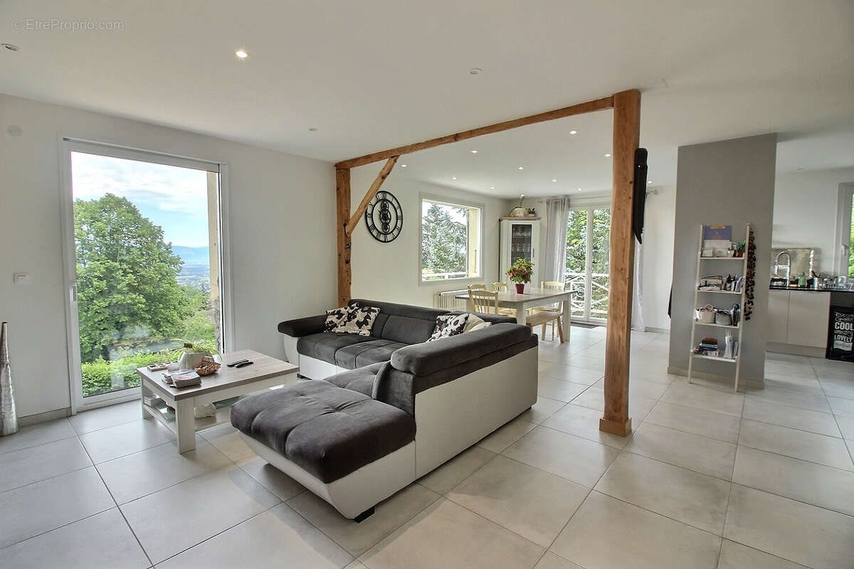 Maison à vendre, 145m², Gex