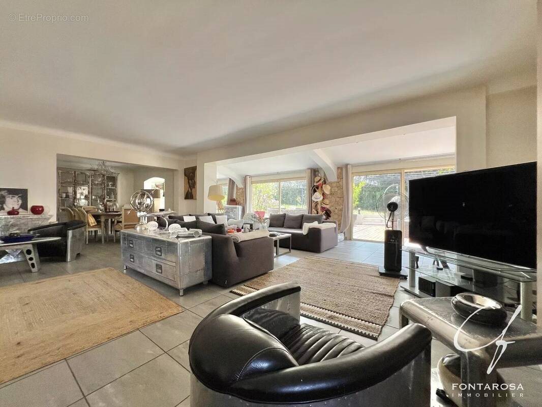 Maison à vendre, 200m², Saint-Raphaël