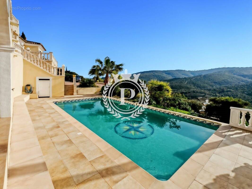 Maison à vendre, 165m², Roquebrune-sur-Argens