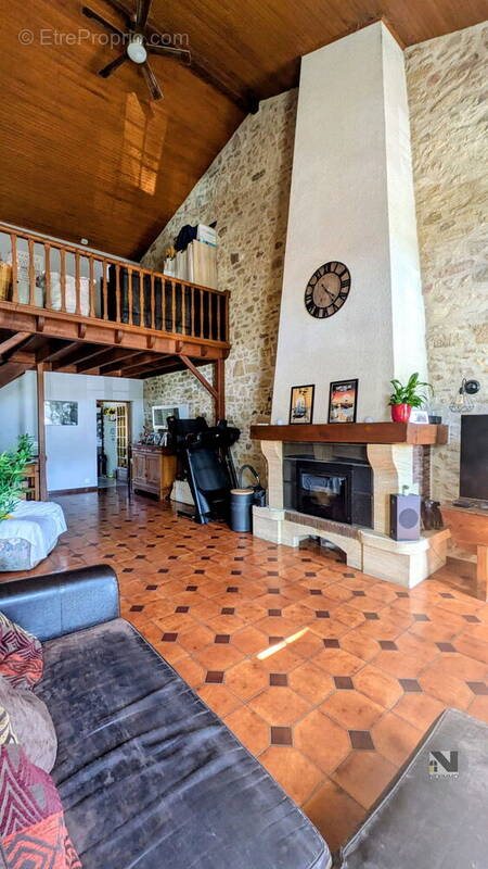 Maison à vendre, 170m², Saint-Yrieix-la-Perche