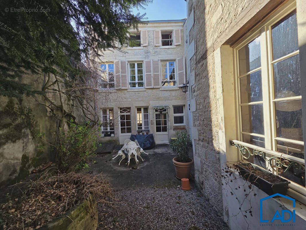 Maison à vendre, 312m², Saint-Maixent-l'Ecole