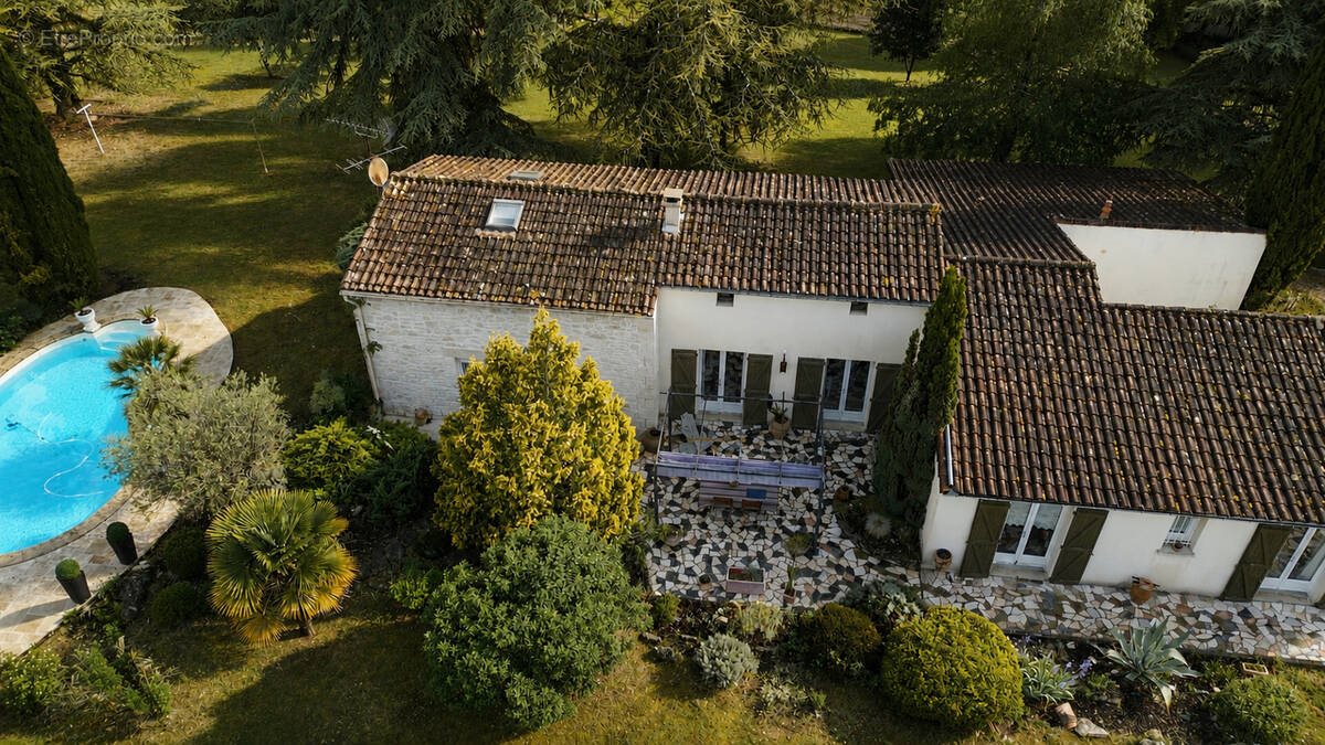 Maison à vendre, 130m², Voeuil-et-Giget