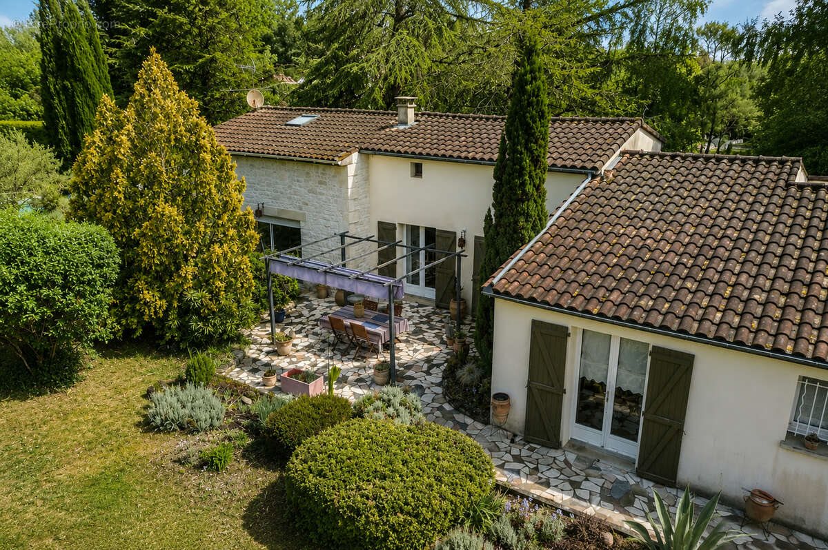 Maison à vendre, 130m², Voeuil-et-Giget