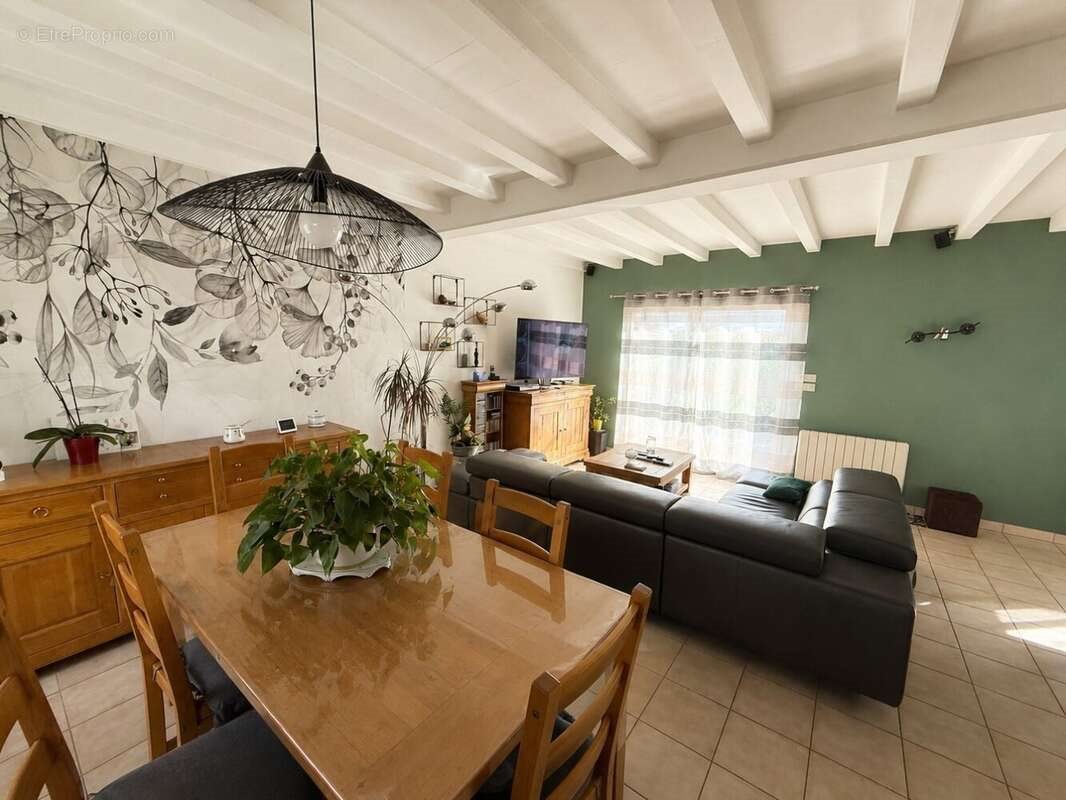 Maison à vendre, 102m², Gond-Pontouvre
