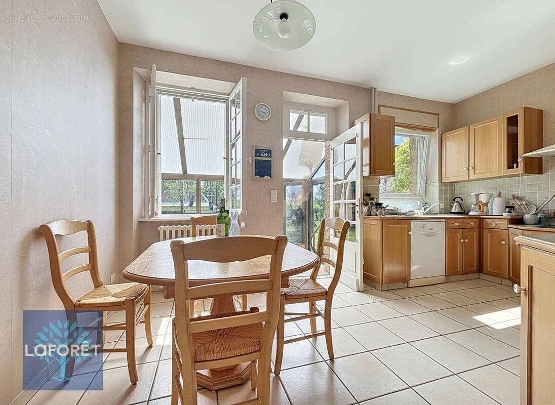 Maison à vendre, 154m², Saint-Georges-de-Reintembault
