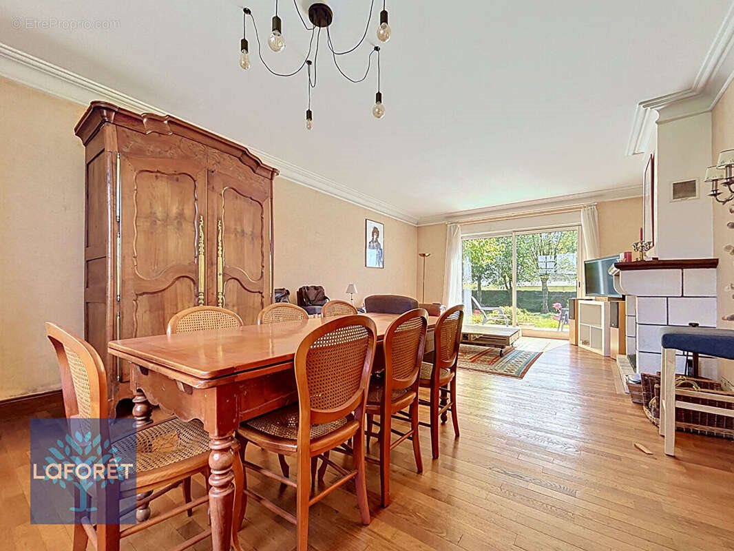 Maison à vendre, 154m², Saint-Georges-de-Reintembault