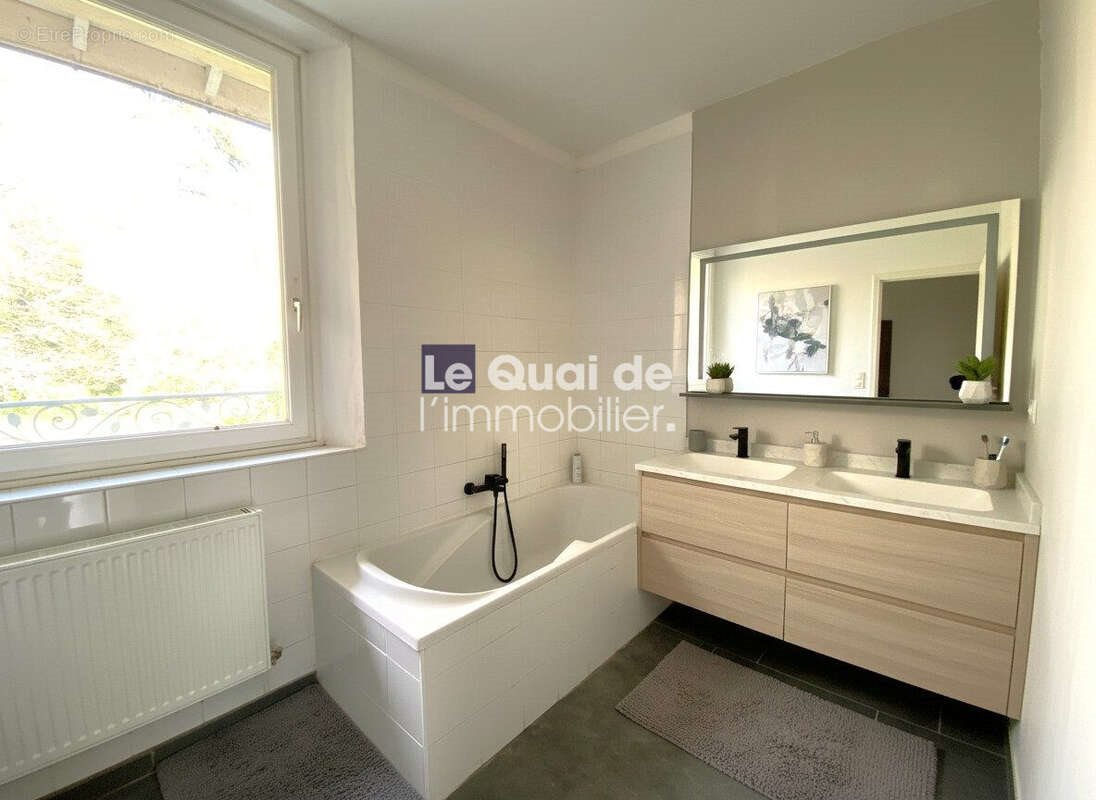 Maison à vendre, 210m², Saint-Egrève