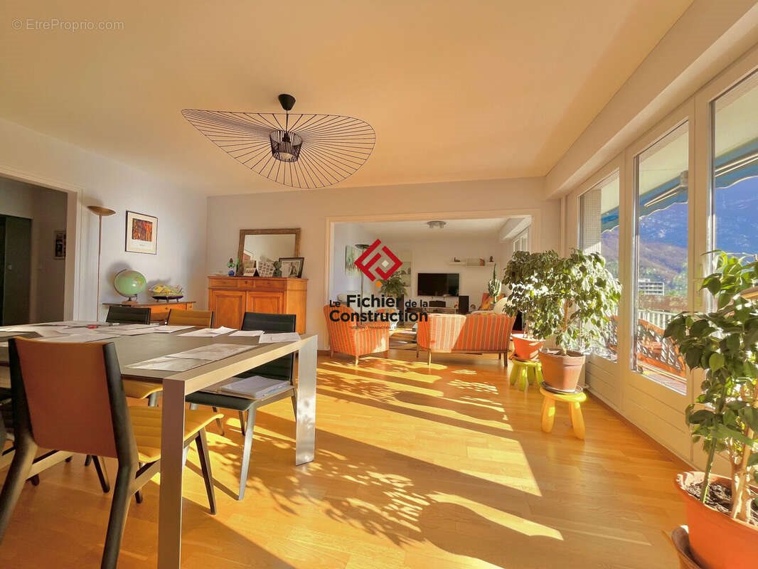 Appartement à vendre, 143m², Saint-Egrève