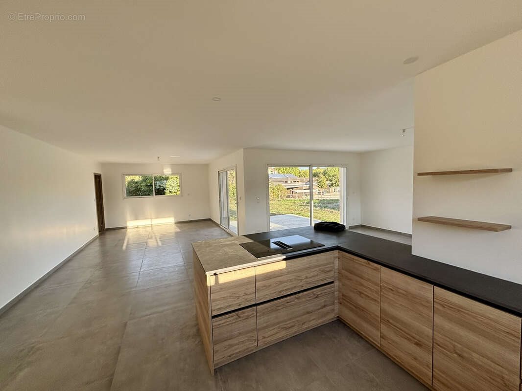 Maison à vendre, 150m², Les Granges-Gontardes