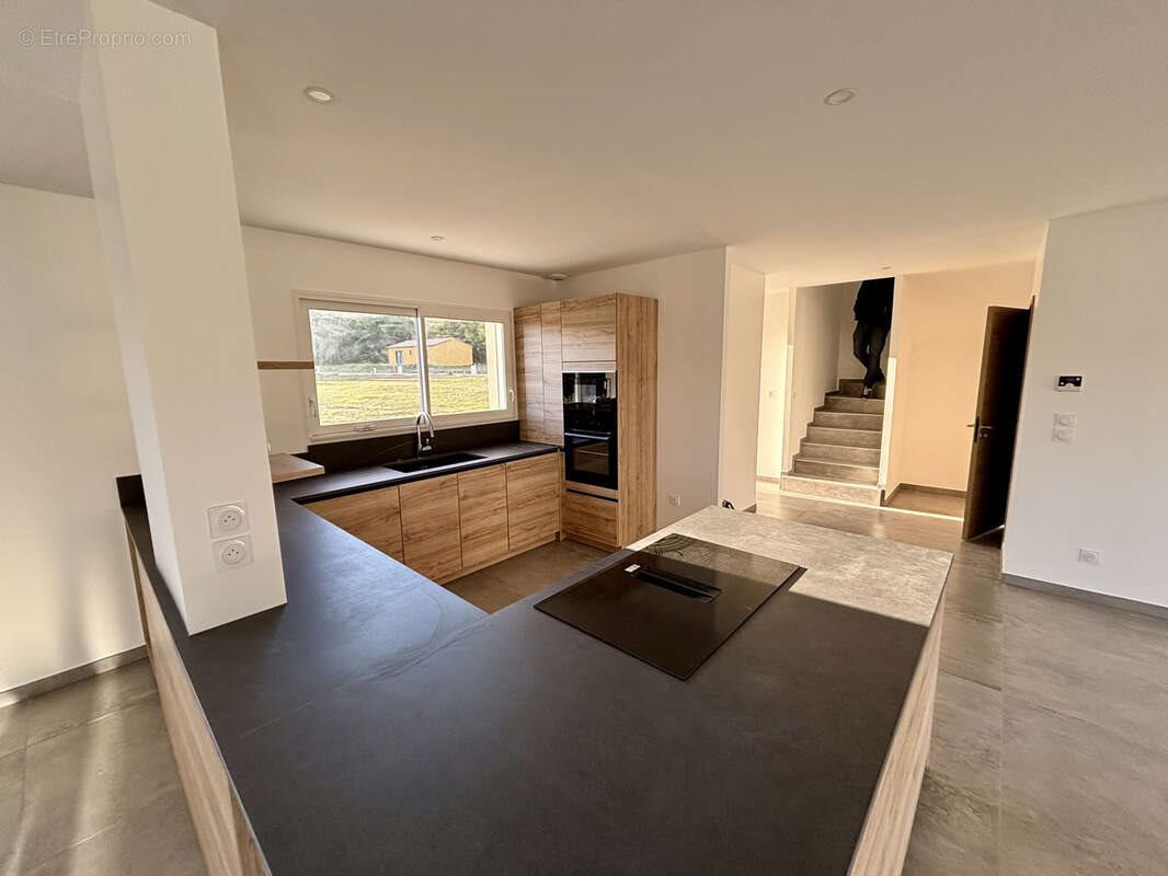 Maison à vendre, 150m², Les Granges-Gontardes