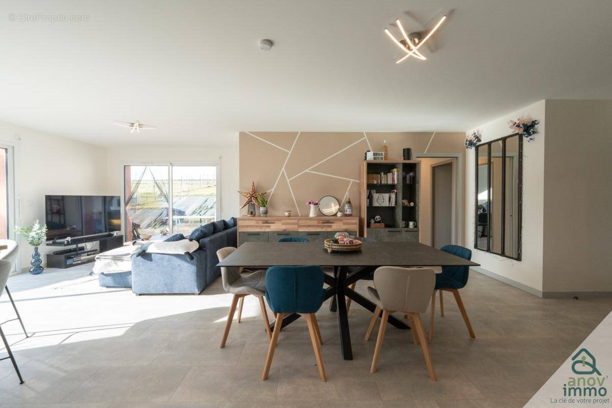 Maison à vendre, 108m², Illiat