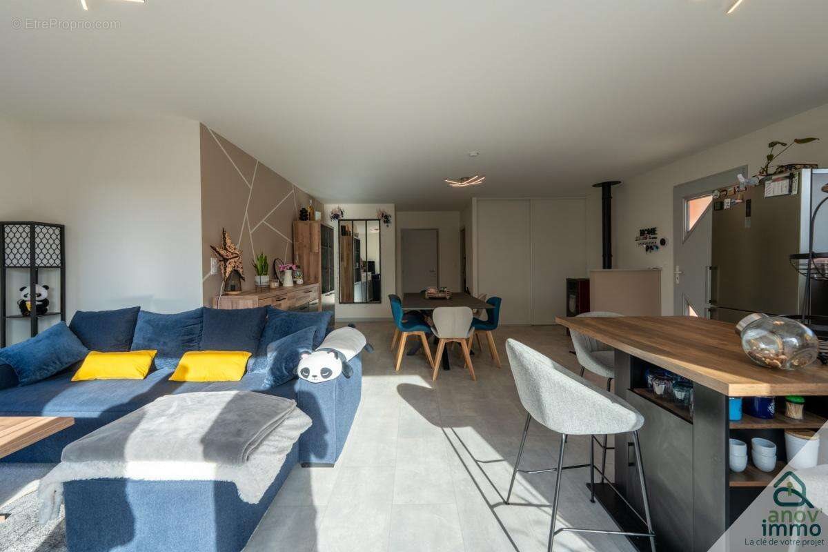 Maison à vendre, 108m², Illiat