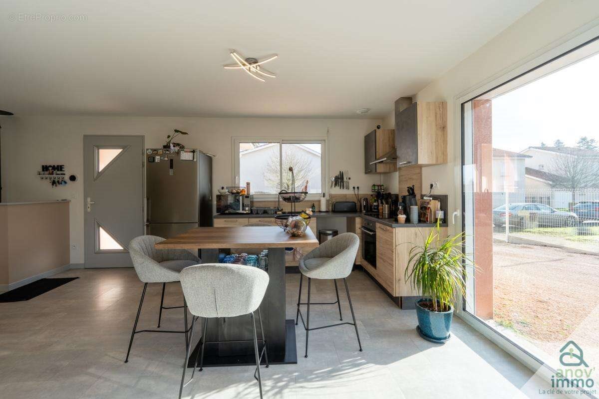 Maison à vendre, 108m², Illiat
