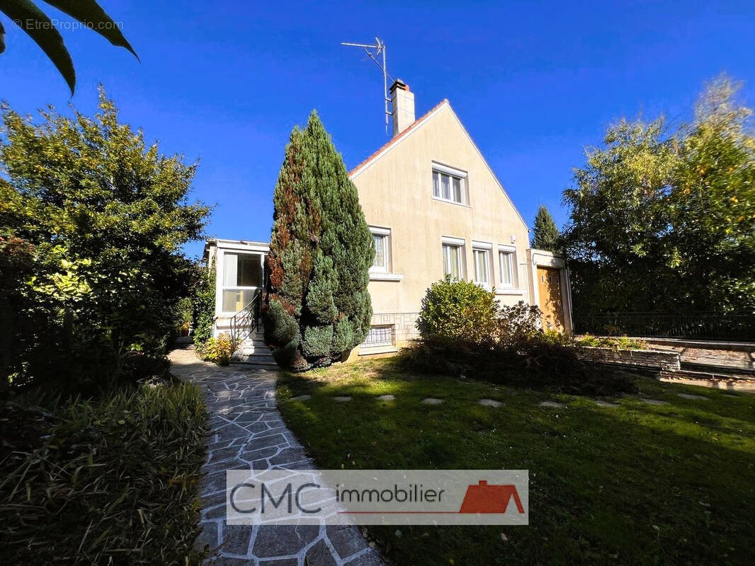 Maison à vendre, 121m², Luisant