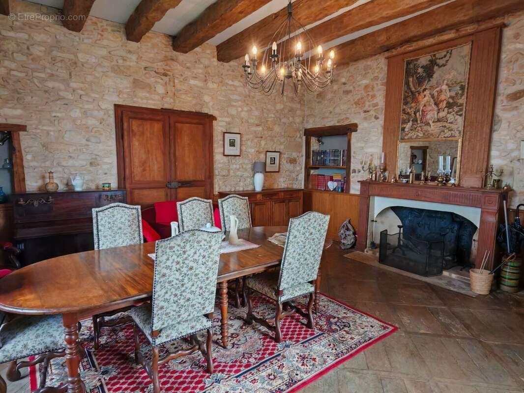 Maison à vendre, 300m², Excideuil