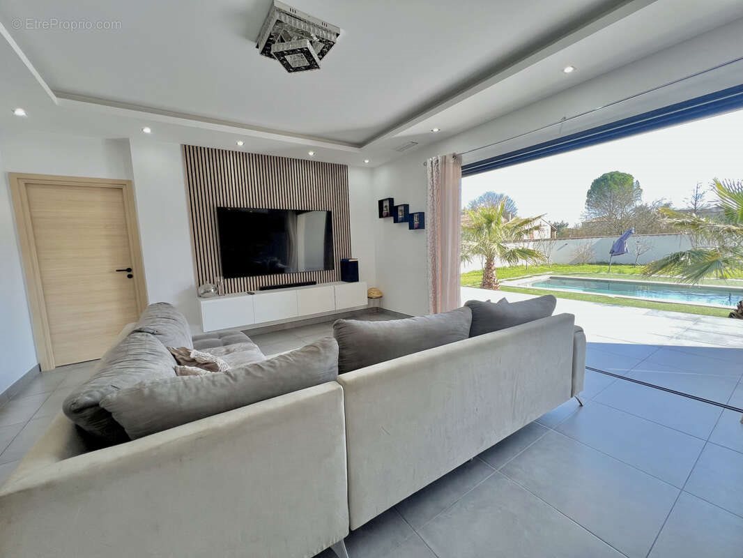 Maison à vendre, 161m², Saint-Geniès-de-Malgoirès