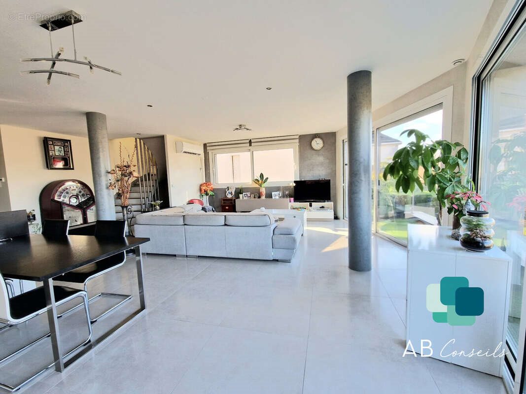 Maison à vendre, 155m², Saint-Léger-du-Bourg-Denis