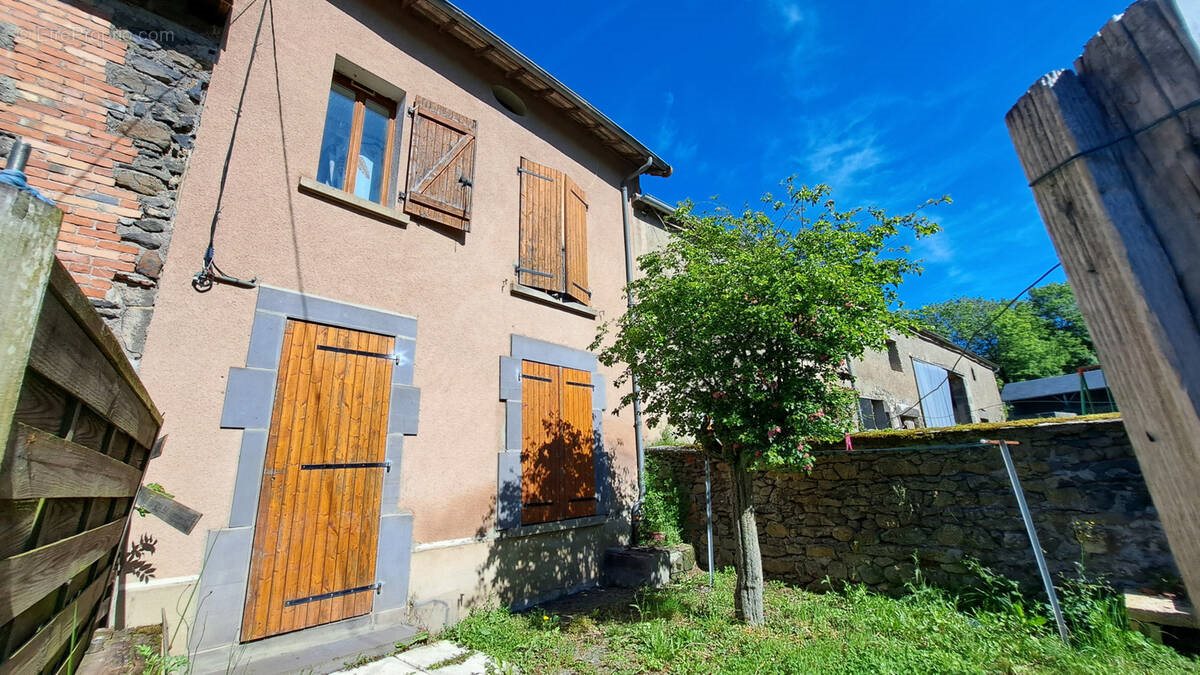 Maison à vendre, 101m², Manzat