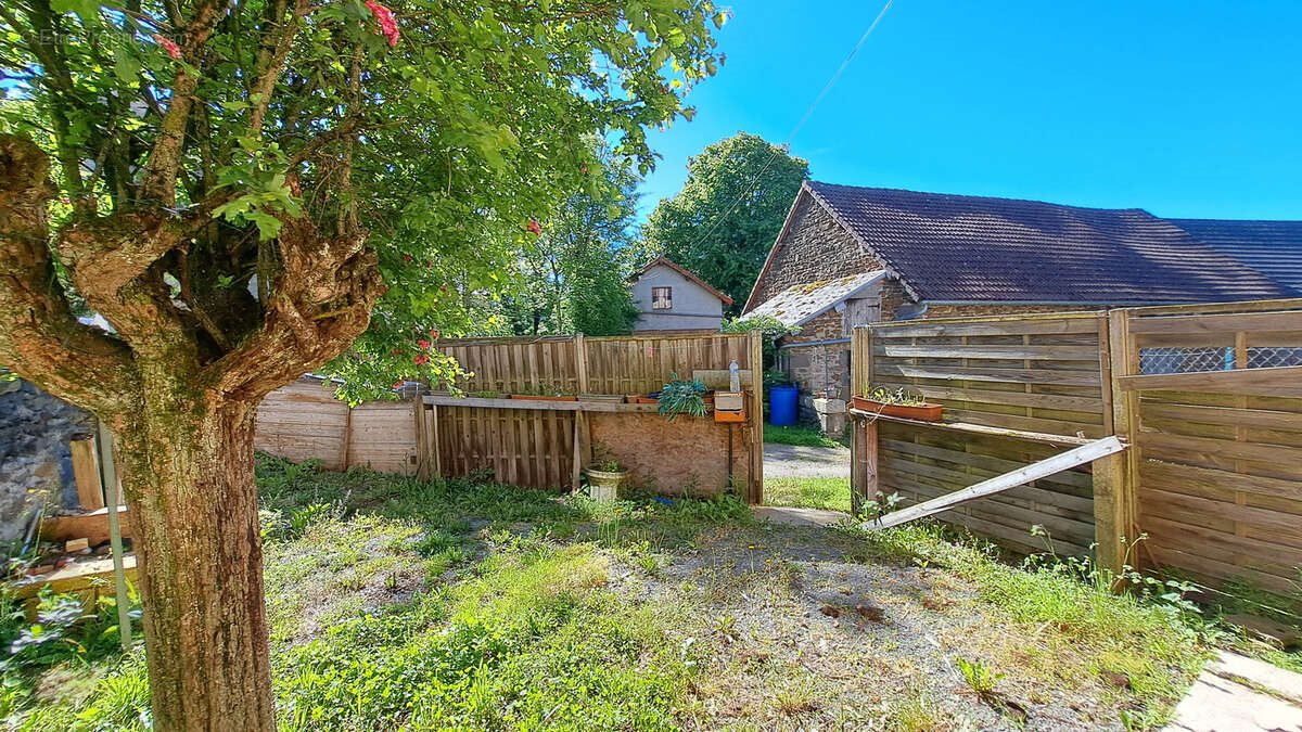 Maison à vendre, 101m², Manzat