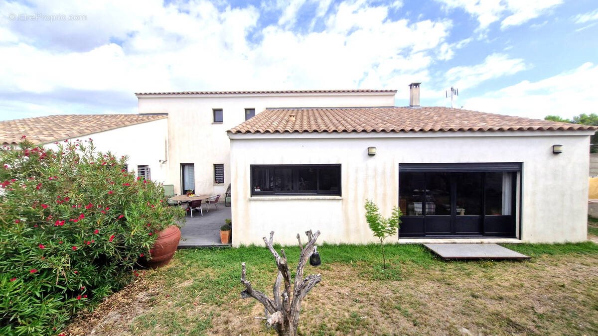 Maison à vendre, 296m², Morières-lès-Avignon