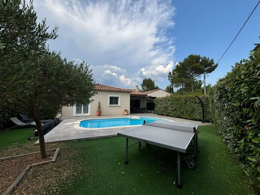 Maison à vendre, 105m², Vic-le-Fesq