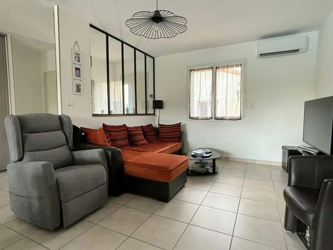 Maison à vendre, 105m², Vic-le-Fesq