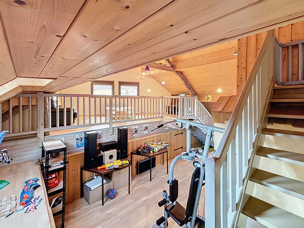Maison à vendre, 185m², Cusy