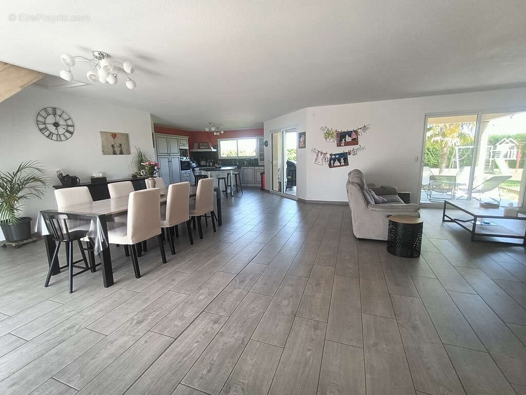Maison à vendre, 222m², Saint-Pourçain-sur-Sioule