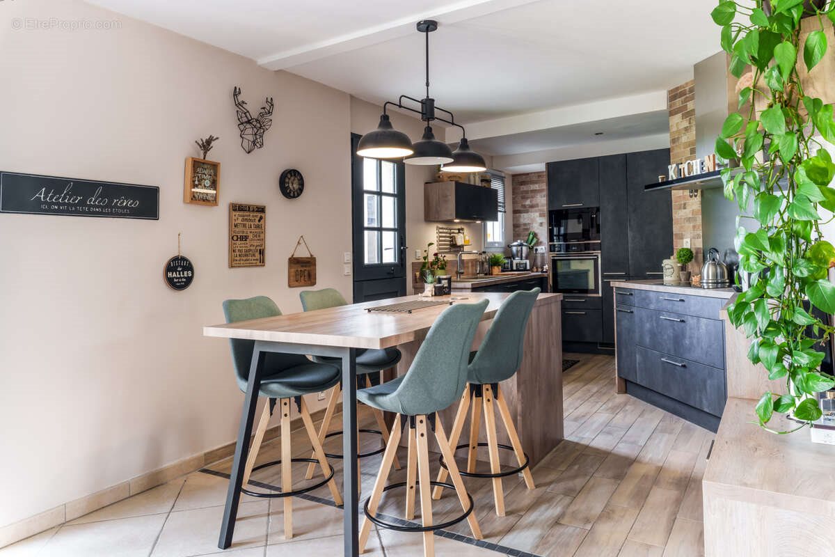 Maison à vendre, 189m², Rouziers-de-Touraine