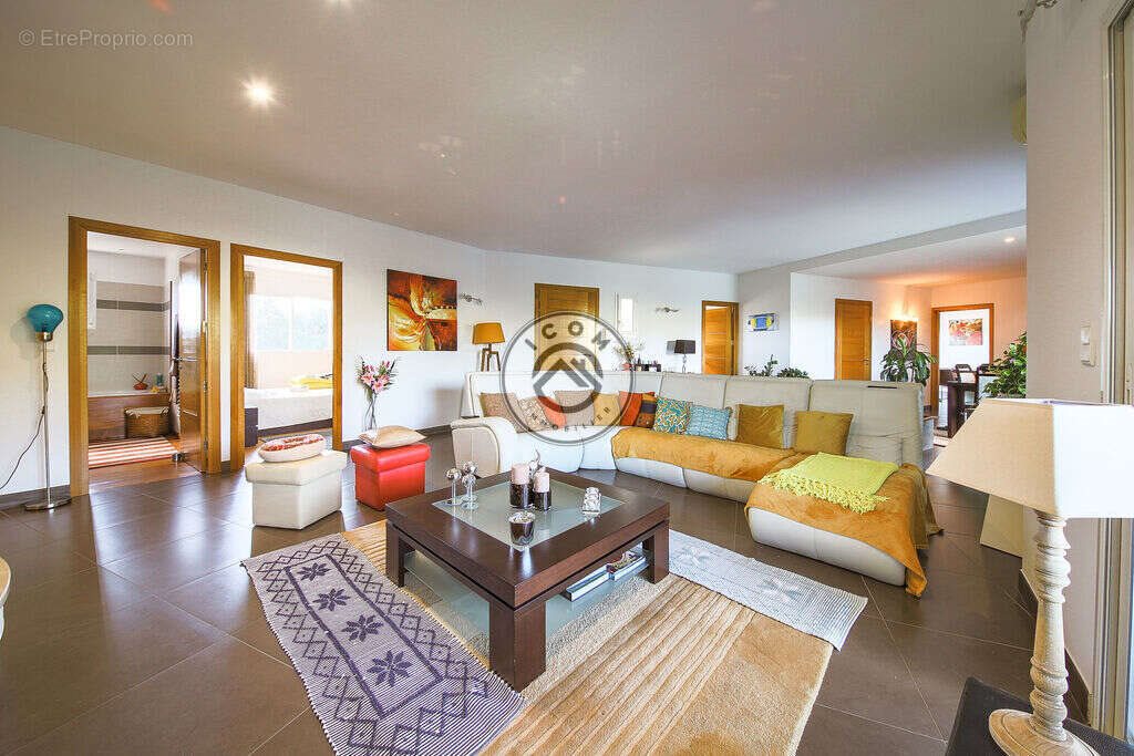 Maison à vendre, 300m², Porto-Vecchio