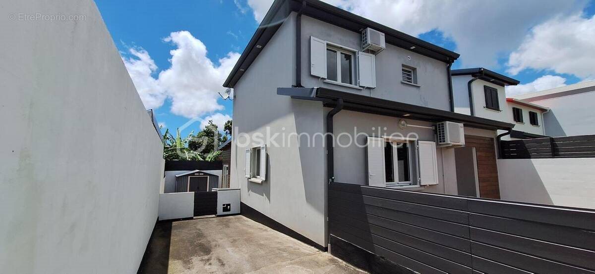 Maison à vendre, 116m², Sainte-Suzanne