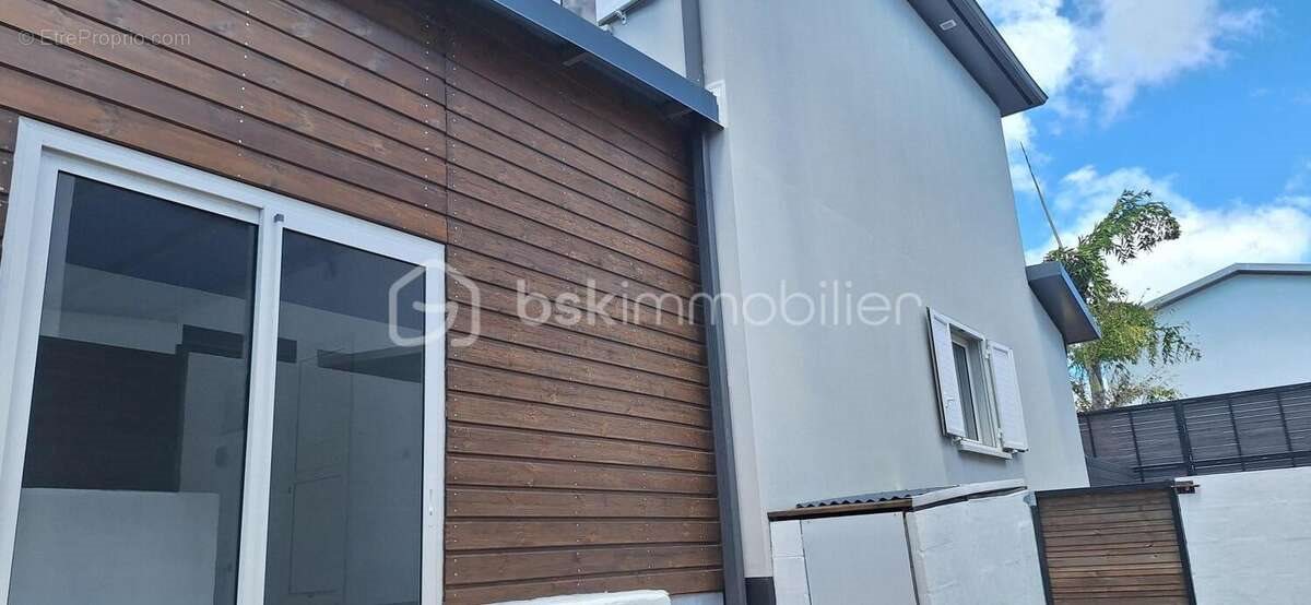 Maison à vendre, 116m², Sainte-Suzanne