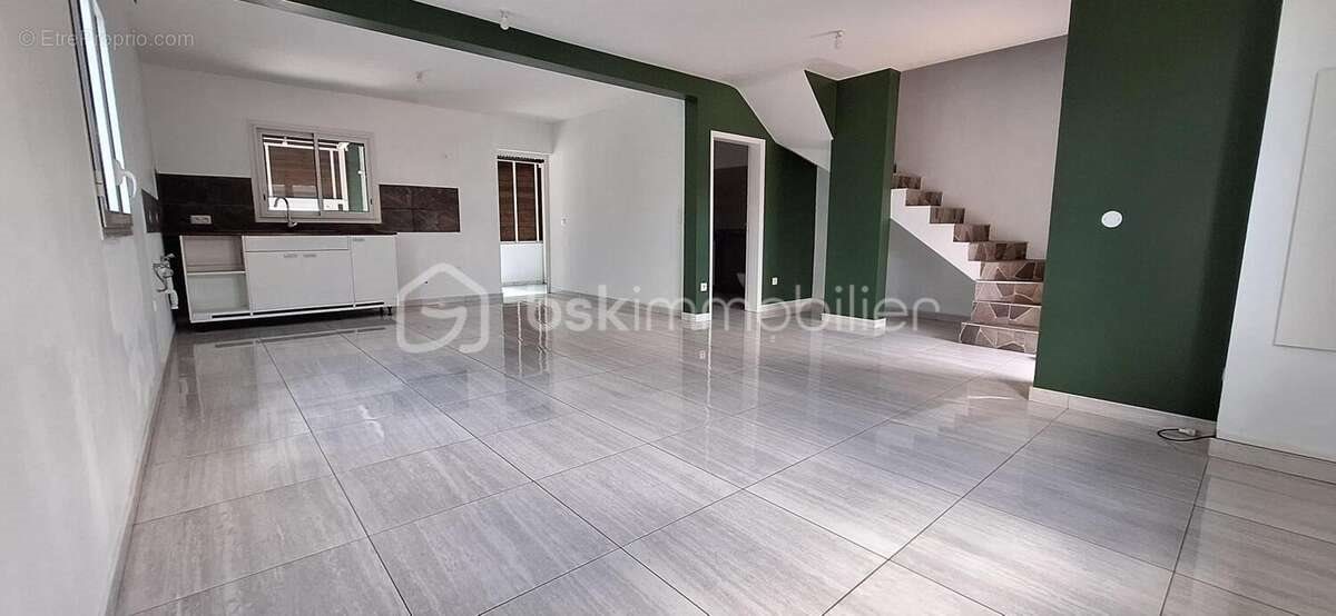Maison à vendre, 116m², Sainte-Suzanne