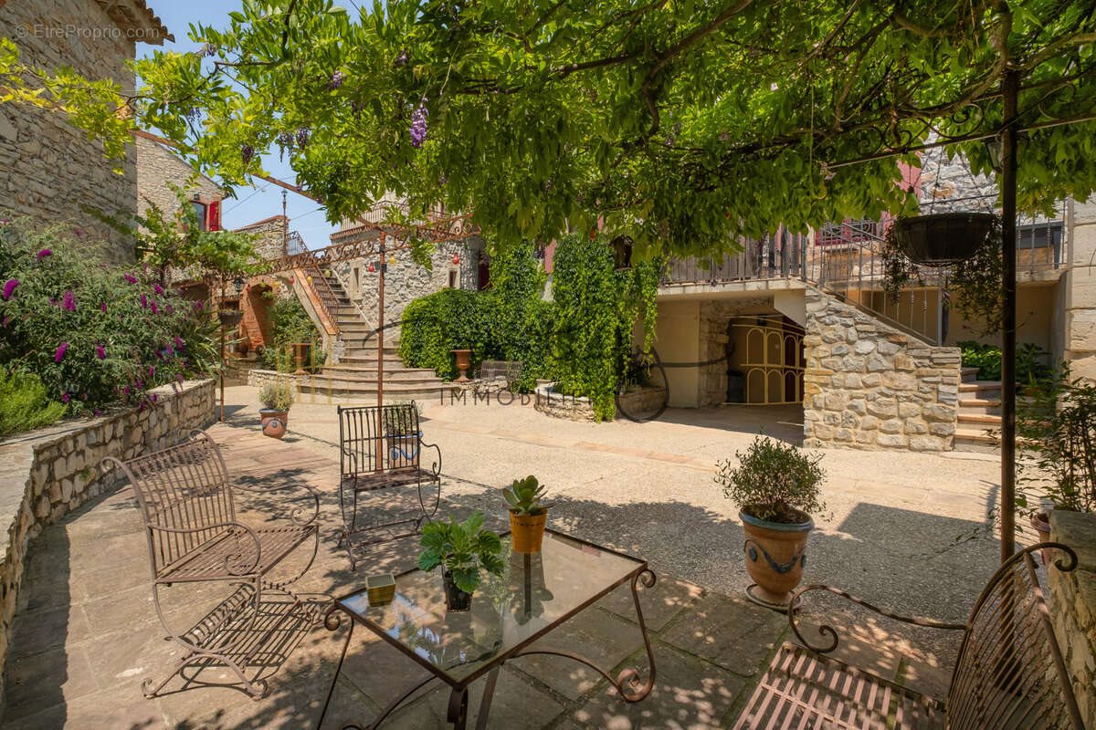 Maison à vendre, 656m², Saint-Jean-de-Serres