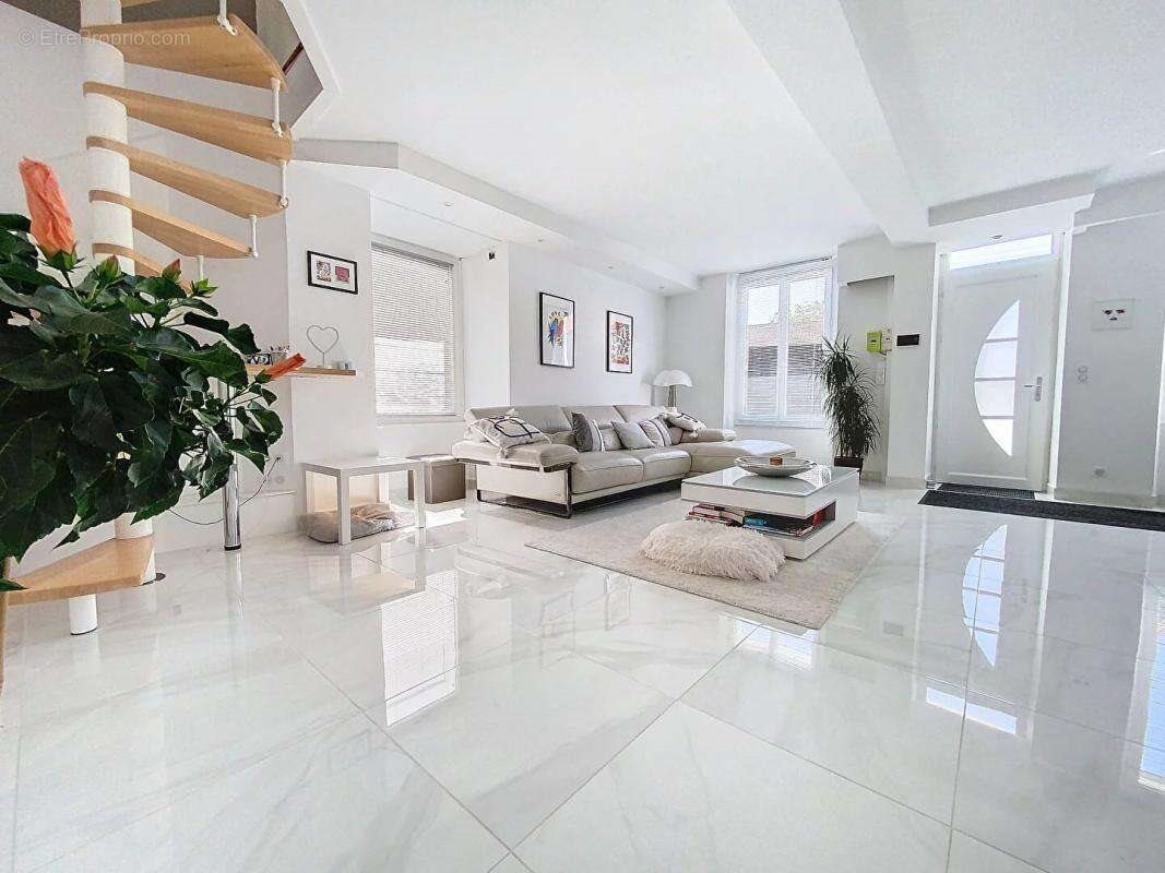 Maison à vendre, 184m², Montigny-le-Bretonneux