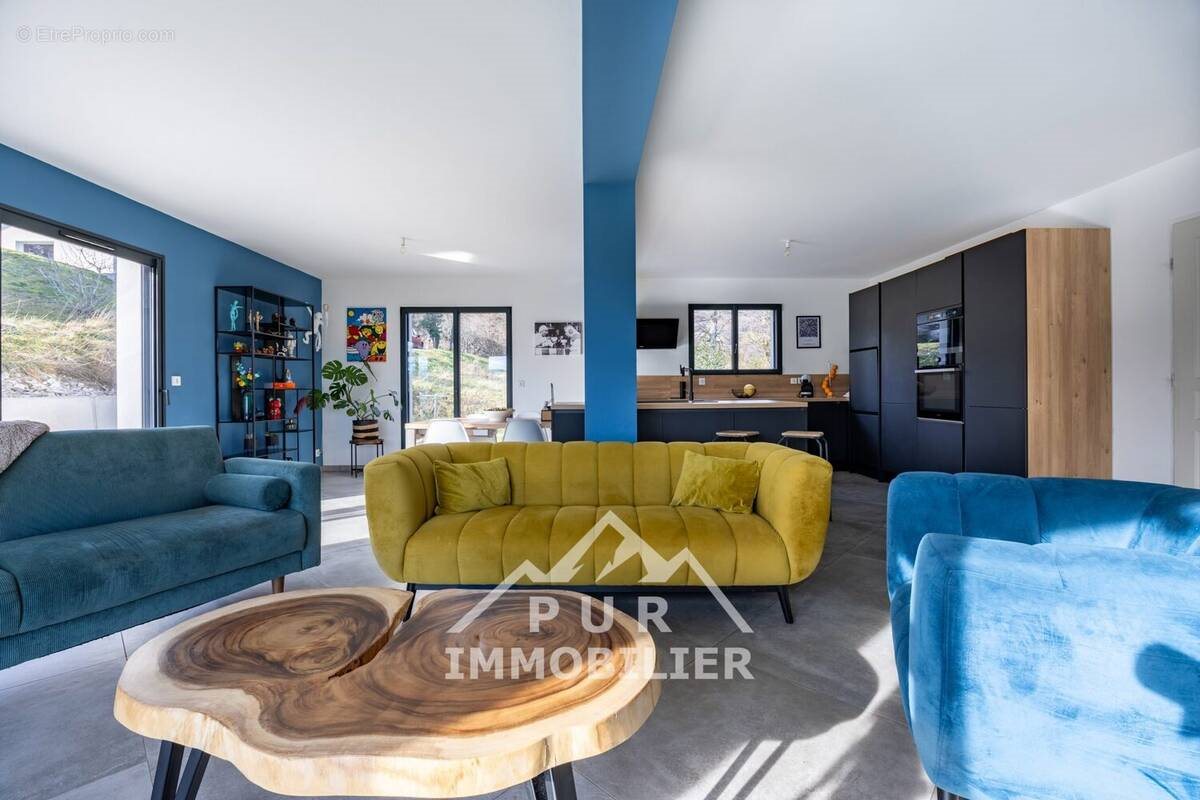 Maison à vendre, 131m², La Muraz
