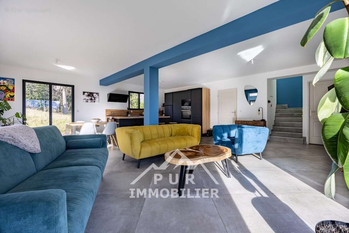 Maison à vendre, 131m², La Muraz