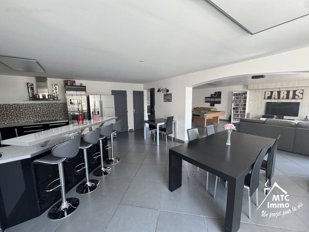 Maison à vendre, 180m², Loyettes