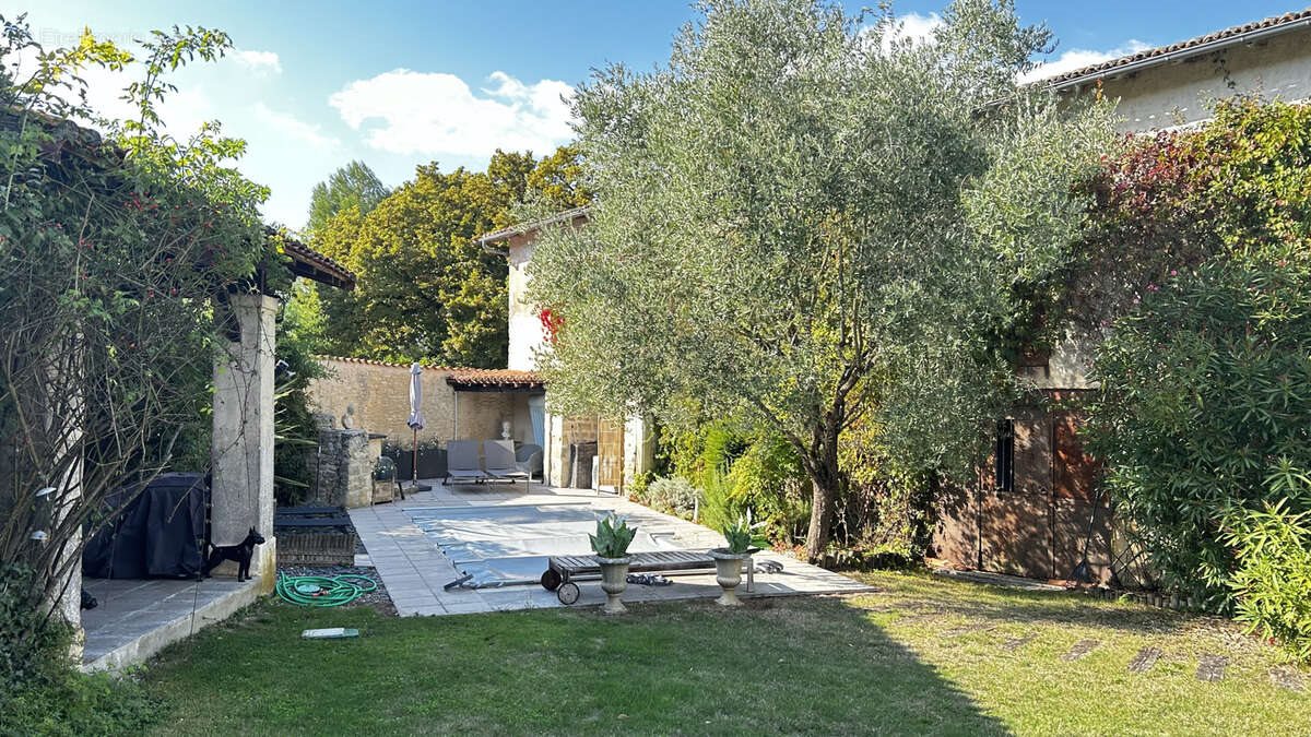 Maison à vendre, 215m², Saint-Pierre-de-Juillers