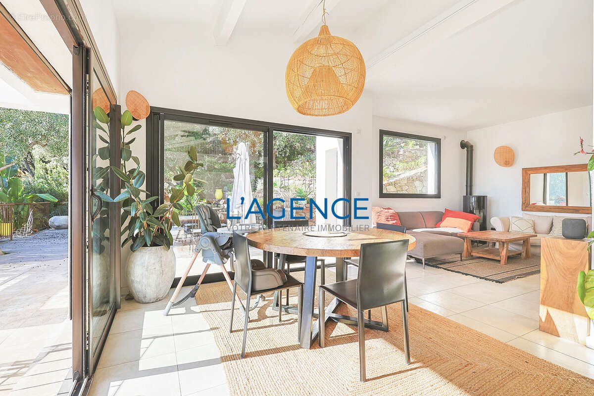 Maison à vendre, 221m², Hyères