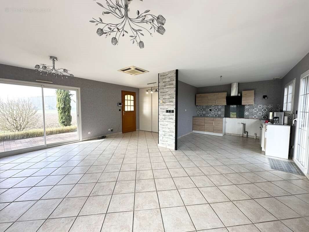 Maison à vendre, 104m², Montrevel-en-Bresse