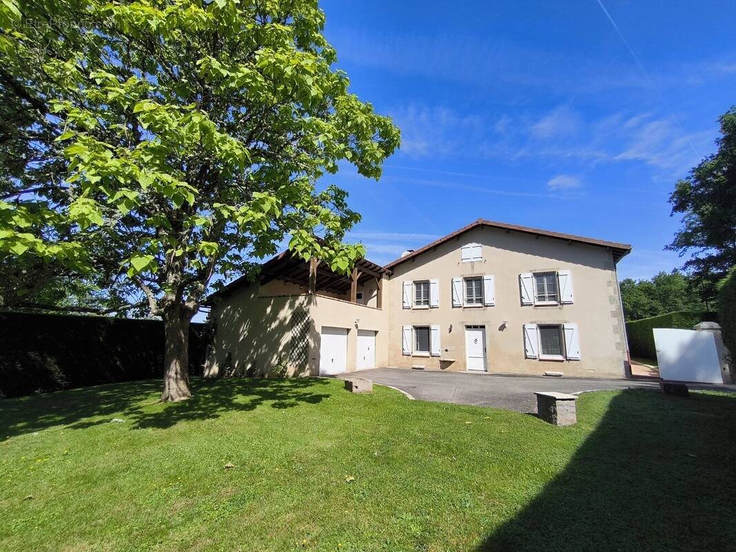 Maison à vendre, 138m², Chaillac-sur-Vienne