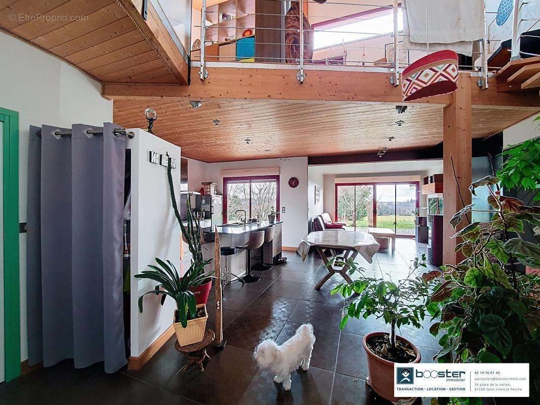 Maison à vendre, 155m², Saint-Yrieix-la-Perche