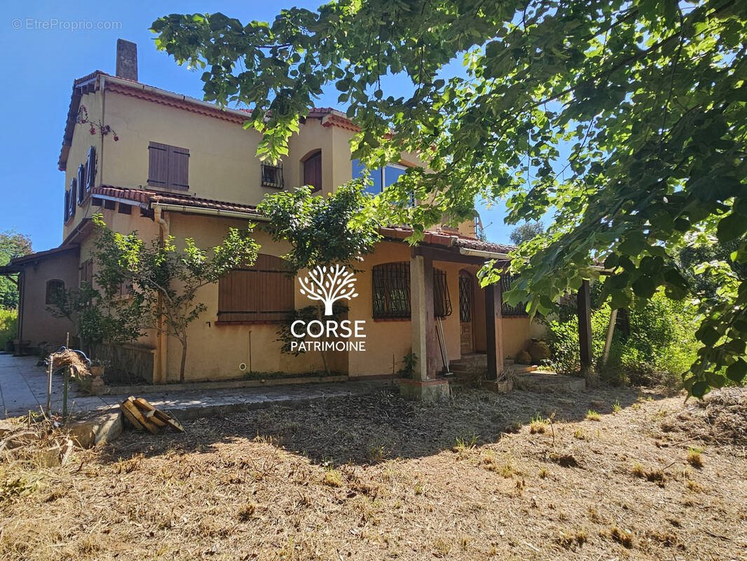 Maison à vendre, 315m², Talasani