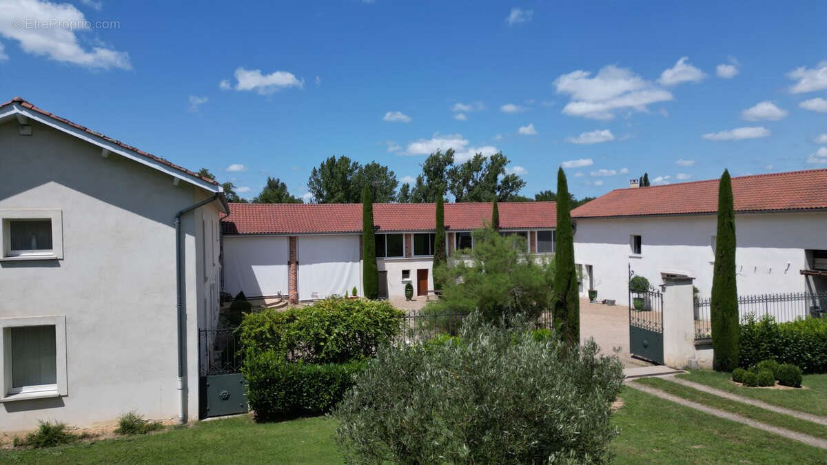 Maison à vendre, 374m², Feurs